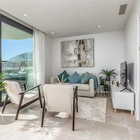 Vivi Homes - Carma Pool, Terrace, Garden & Apartment *