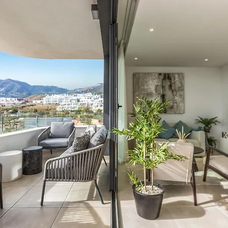 Vivi Homes - Carma Pool, Terrace, Garden & Apartment *