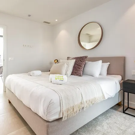Vivi Homes - Carma Pool, Terrace, Garden & Apartment